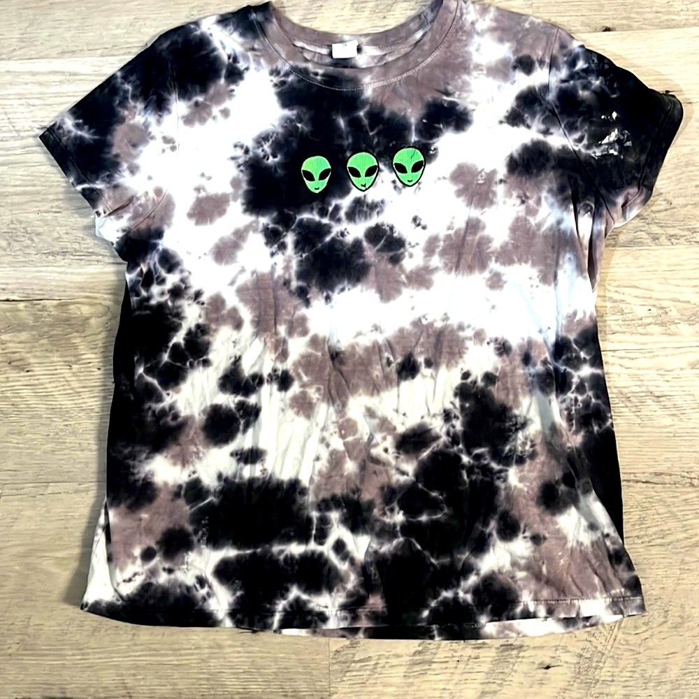 Juniors Plus Tie Dye Alien T-Shirt - Grey/Black